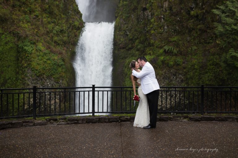 multnomah falls elopement, oregon elopement photographer, oregon destination elopement, shannon hager photography