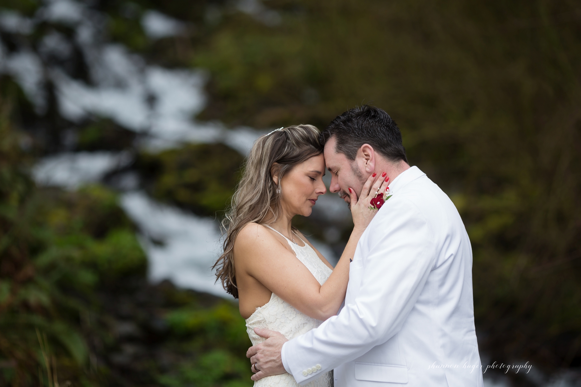 multnomah falls elopement, oregon elopement photographer, oregon destination elopement, shannon hager photography