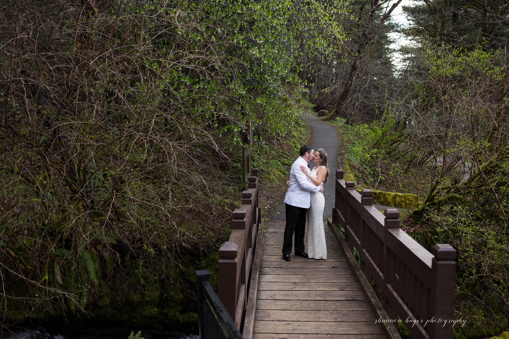 multnomah falls elopement, oregon elopement photographer, oregon destination elopement, shannon hager photography