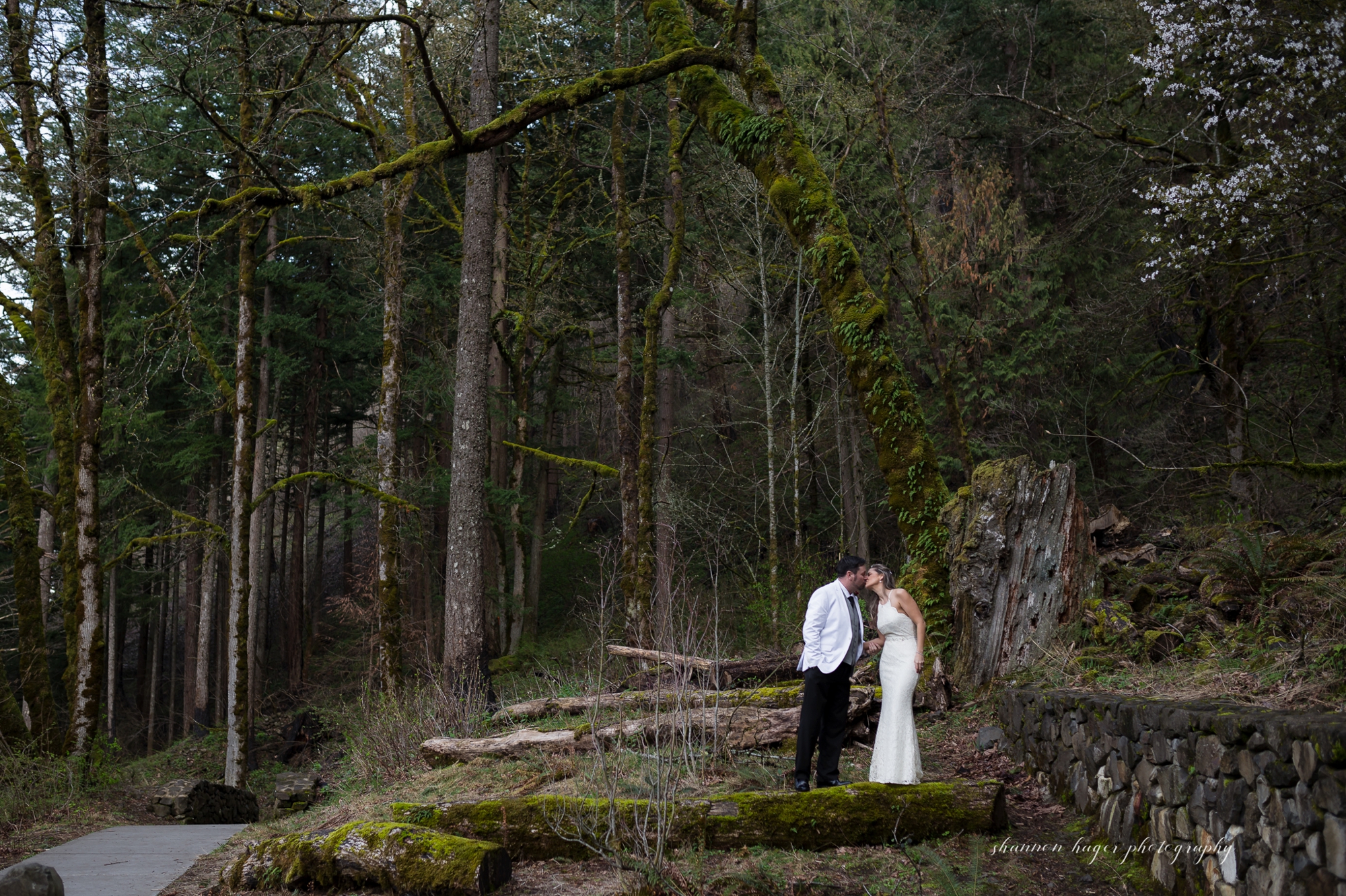 multnomah falls elopement, oregon elopement photographer, oregon destination elopement, shannon hager photography