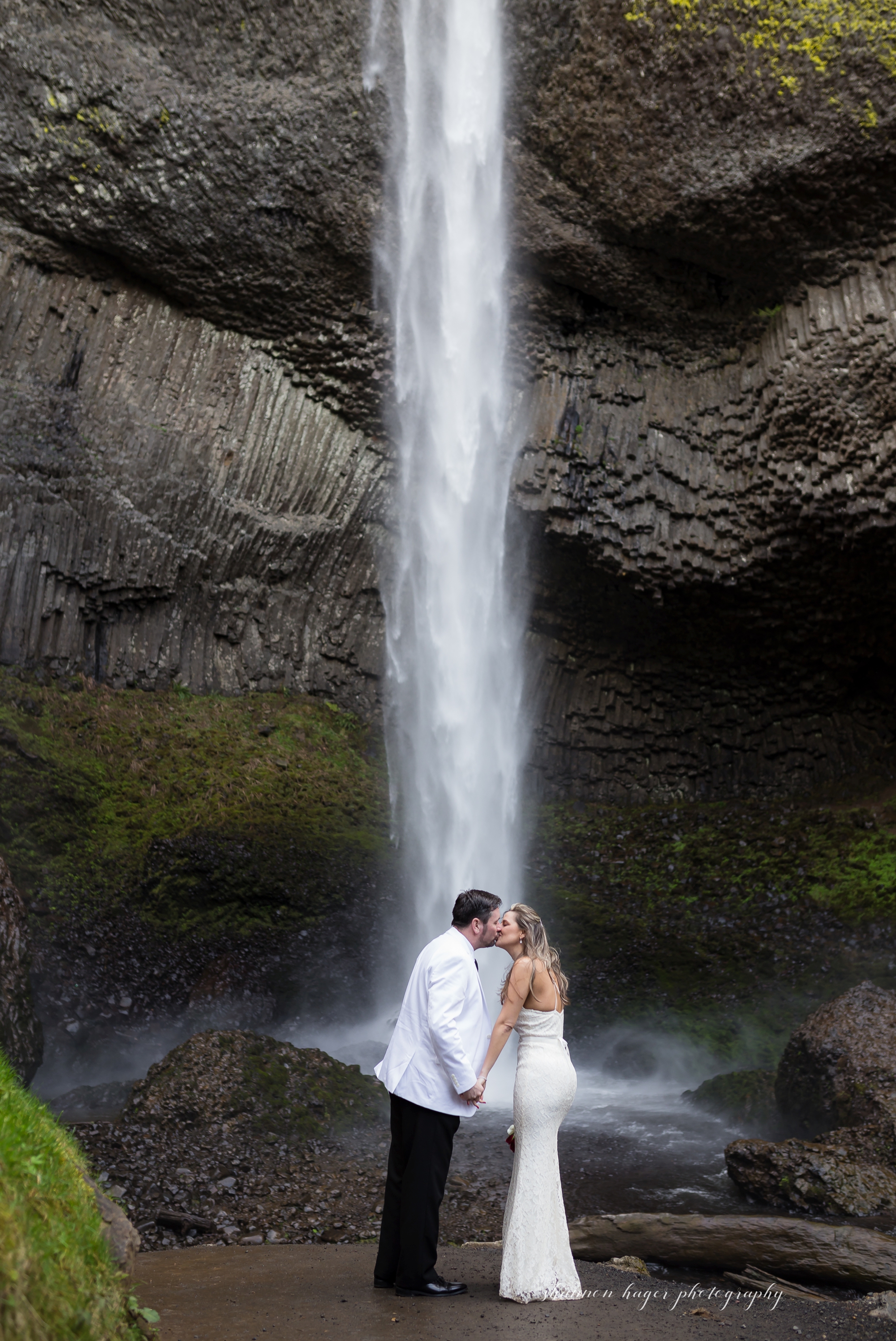 latourell falls elopement, oregon elopement photographer, oregon destination elopement, shannon hager photography