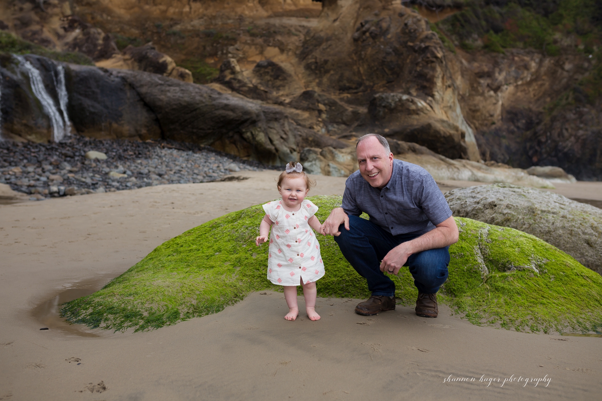 cannon beach family photographer, oregon coast family session, hug point cannon beach, shannon hager photography