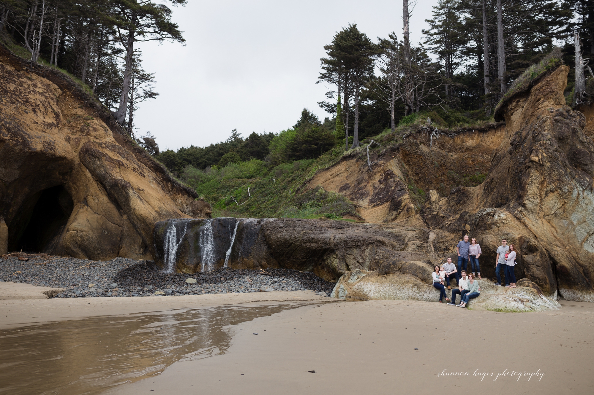cannon beach family photographer, oregon coast family session, hug point cannon beach, shannon hager photography