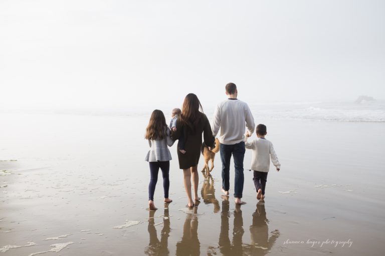 cannon beach family photographer, oregon coast family photos in cannon beach, oregon coast photography by shannon hager photography