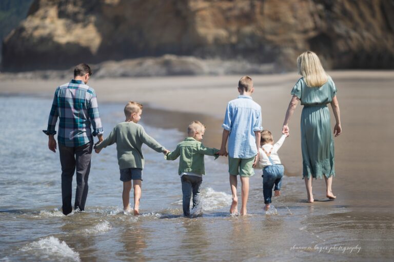 cannon beach family photographer, hug point family session by shannon hager photography