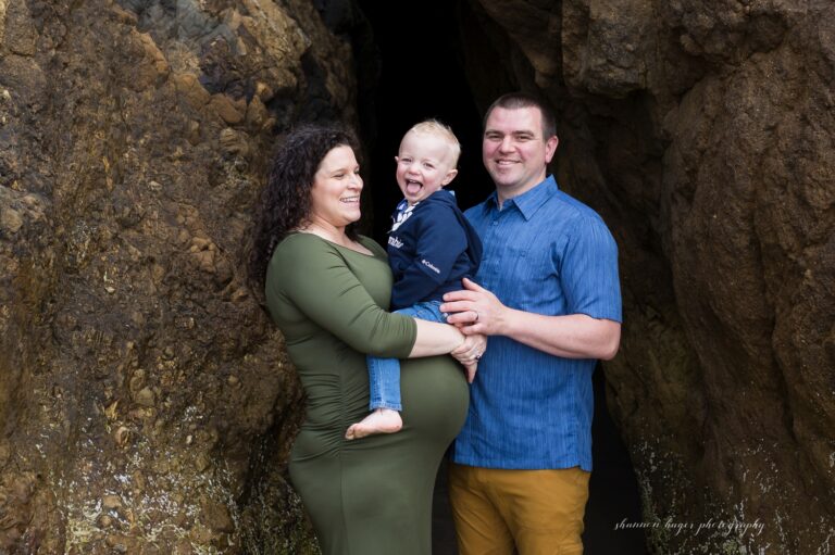 cannon beach maternity photography, hug point family photo session, oregon coast photographer