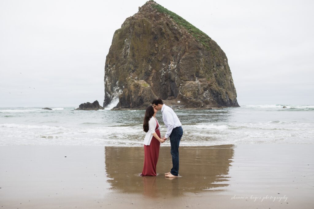 Cannon Beach Photographer, Cannon Beach Maternity Photos, Oregon Coast Maternity Photographer