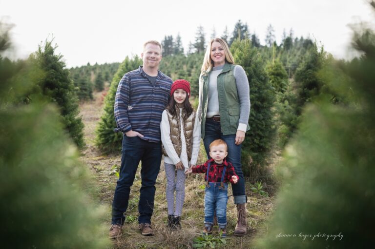 christmas tree farm family photos in oregon, sleighbells family session sherwood, portland winter mini sessions