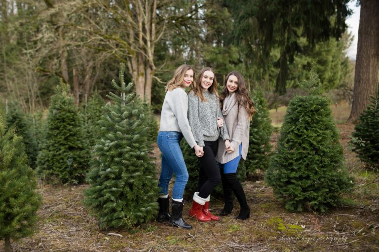 sherwood family photographer, sleighbells christmas tree family photos, portland family photography