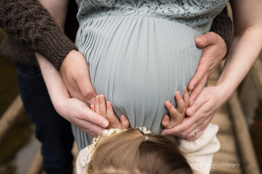 beaverton maternity photographer at jenkins estate