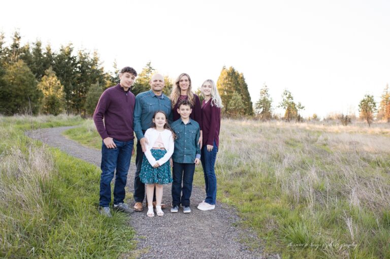 sherwood family photographer spring session at cooper mountain
