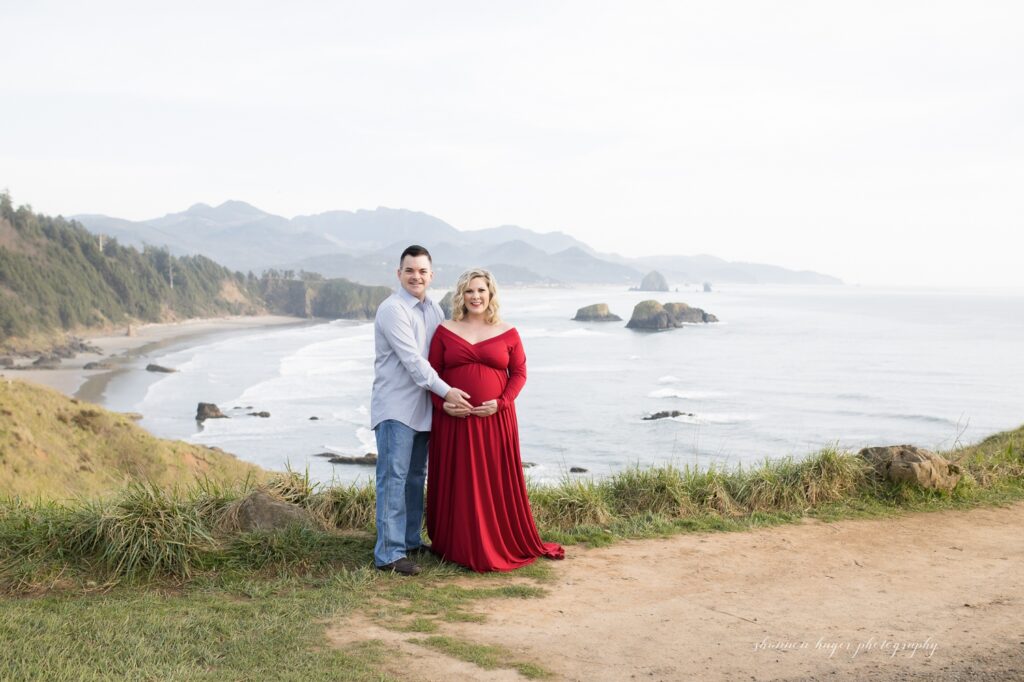 cannon beach maternity photographer by shannon hager photography