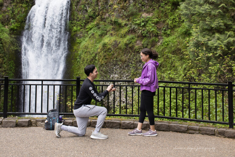 multnomah falls wedding proposal photos by shannon hager photography