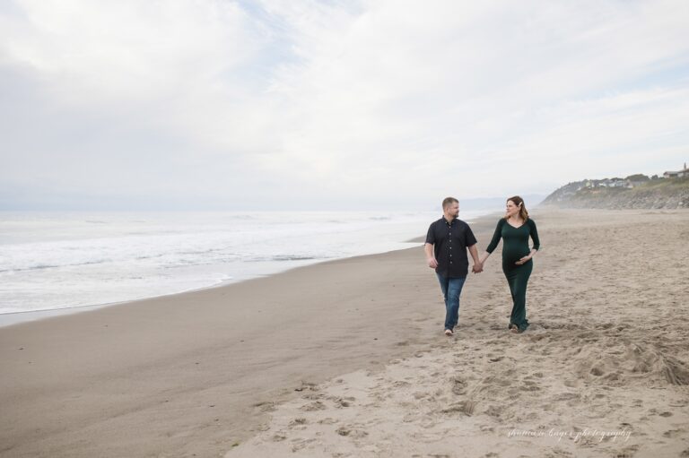 oregon coast maternity photos by shannon hager photography