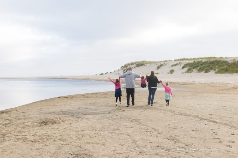 extended family photos at cannon beach by shannon hager photography