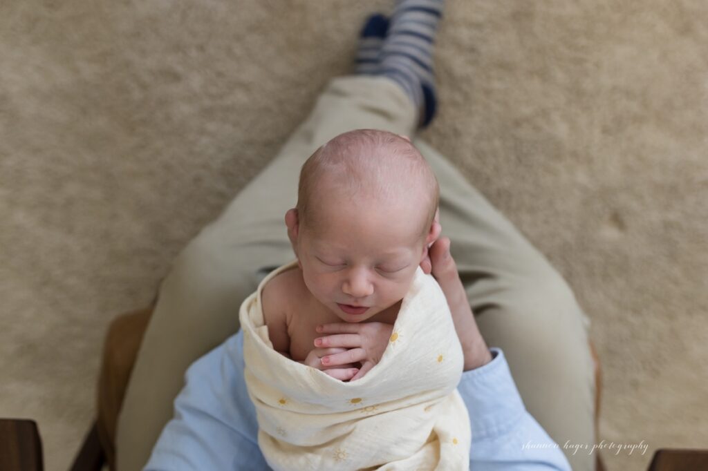 tigard newborn photographer in home session