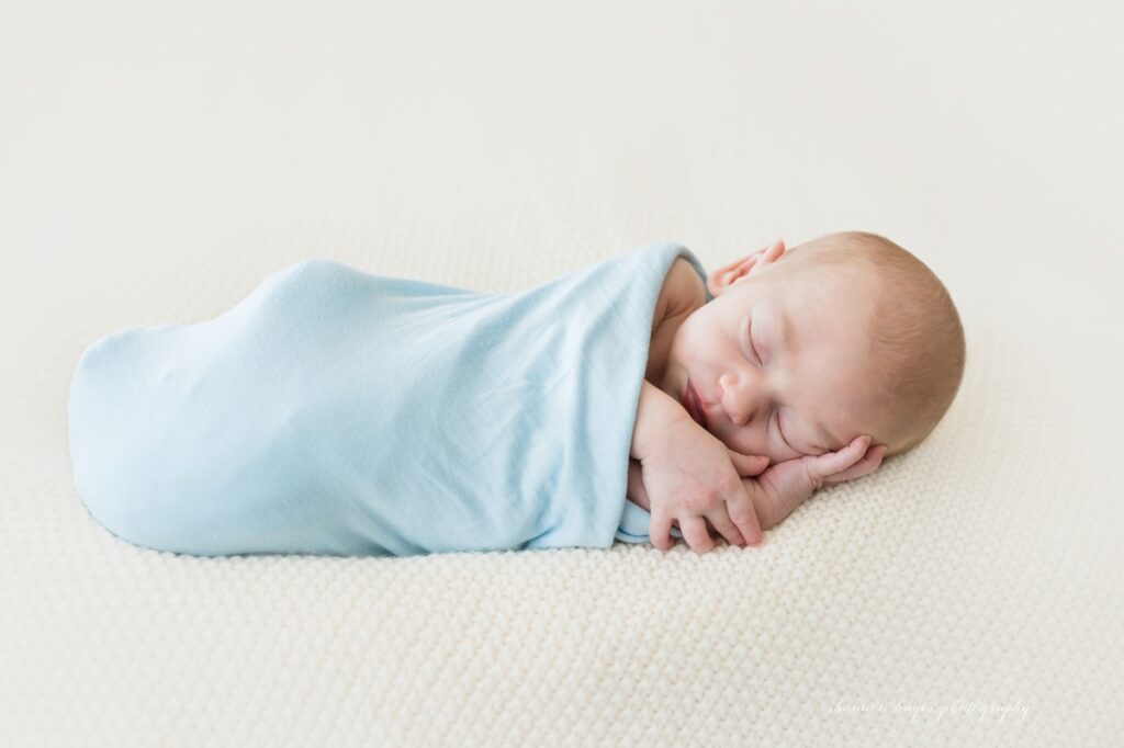 tigard newborn photographer in home session
