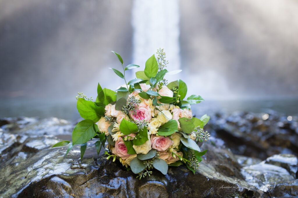 oregon waterfall elopement at abiqua falls