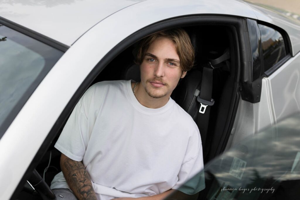 tualatin senior photo with car