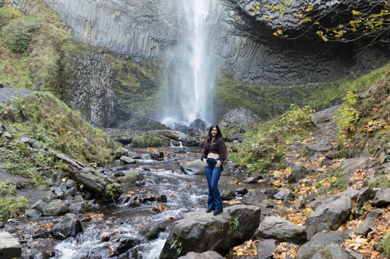 senior photos at latourel falls in oregon