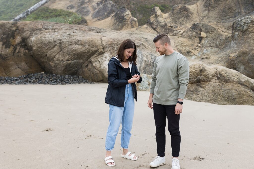 cannon beach wedding proposal at hug point