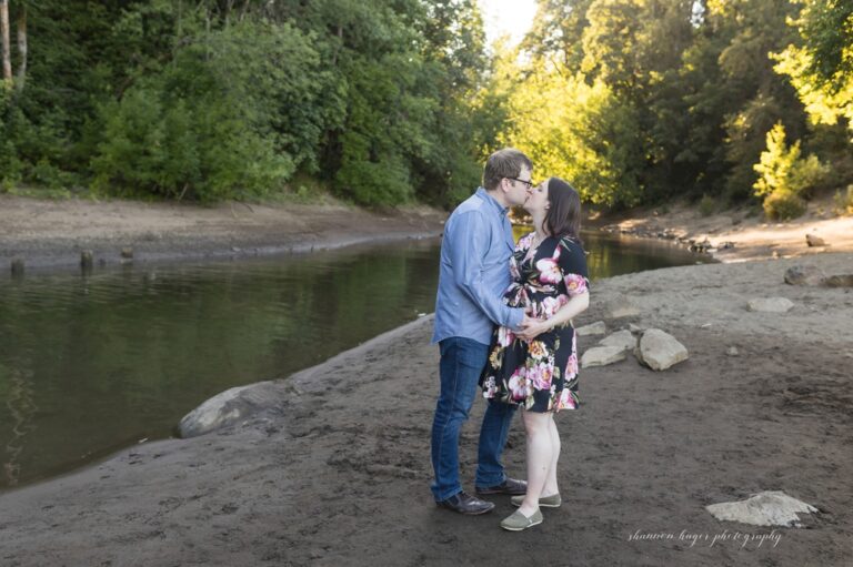 Sherwood maternity photo session at the park