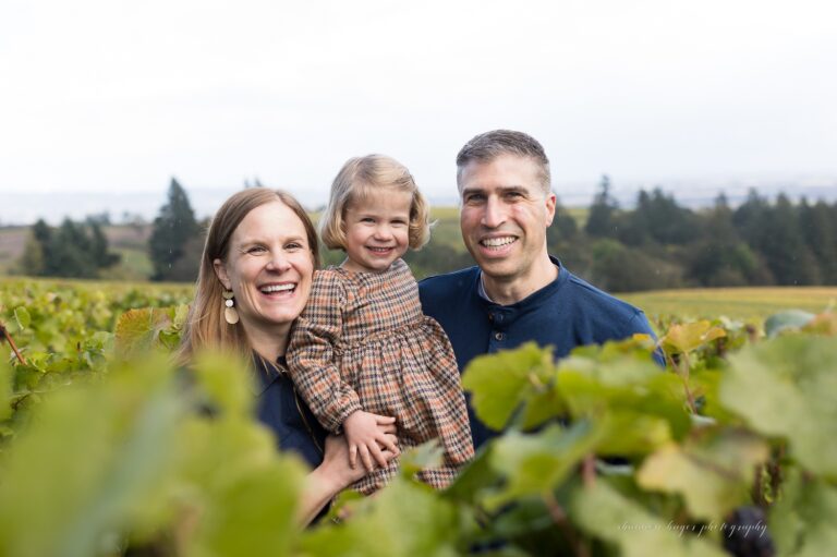 fall family photos at oregon winery