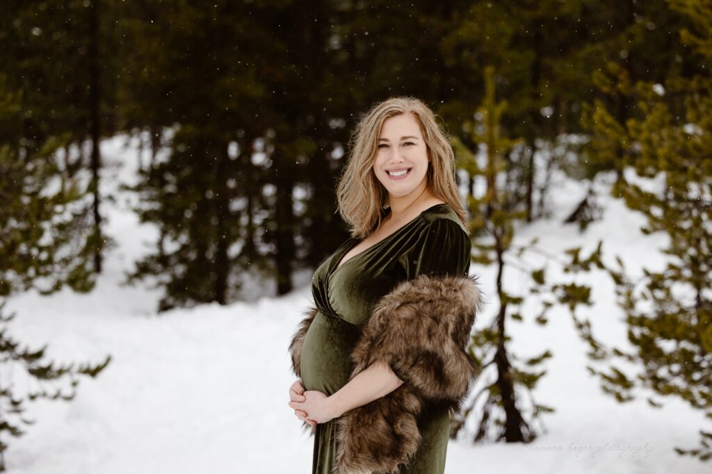 mt hood snowy maternity photos
