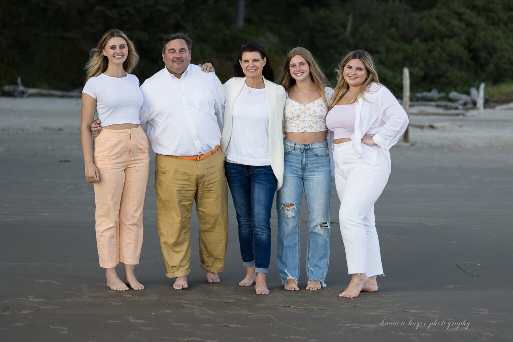 oregon coast family photos with older kids at sunset
