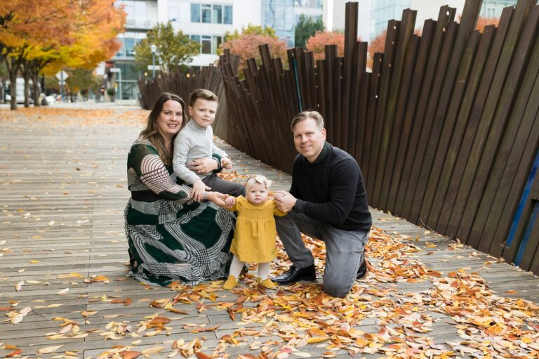 portland fall family photos in the leaves