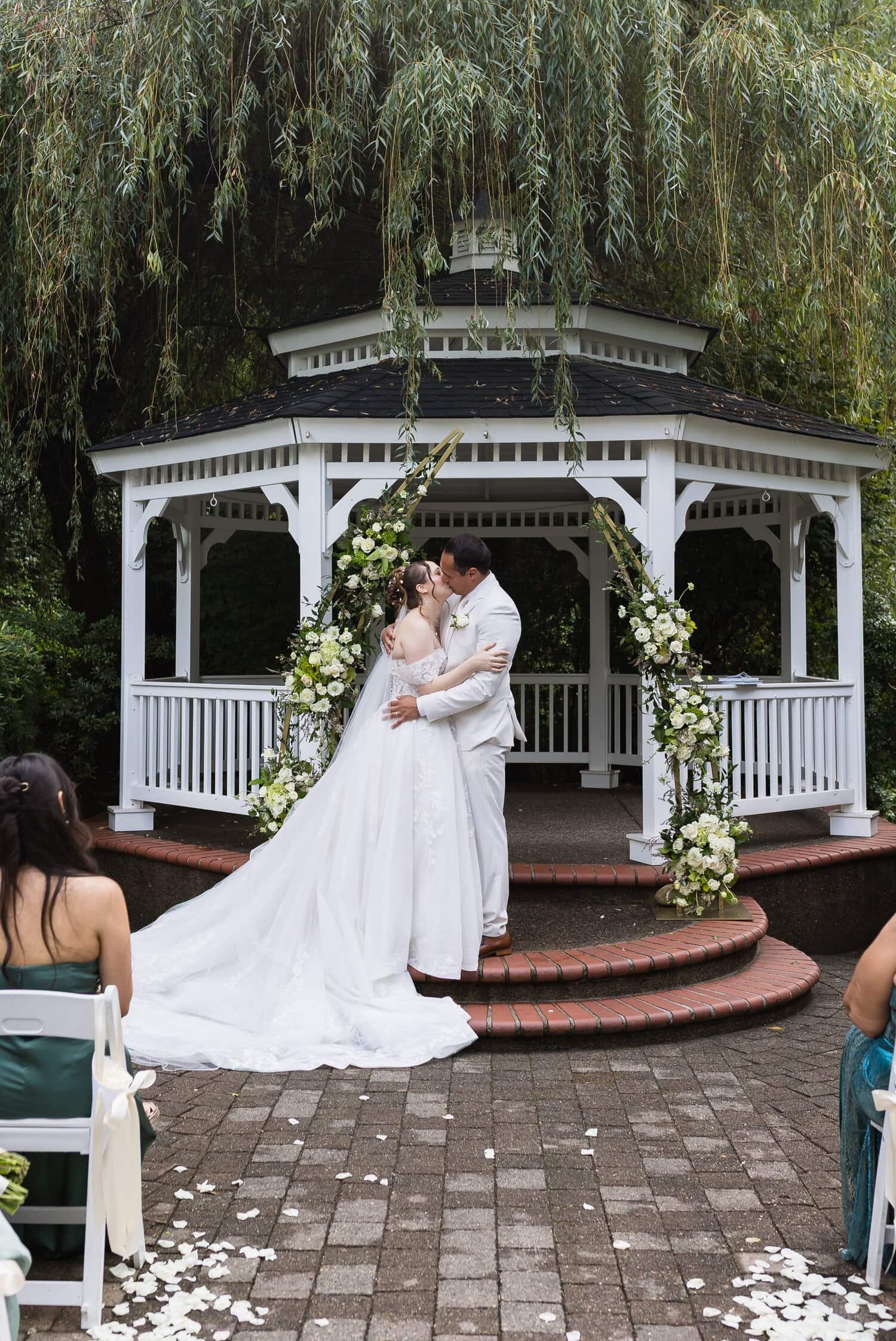 wedding first kiss at abigails garden